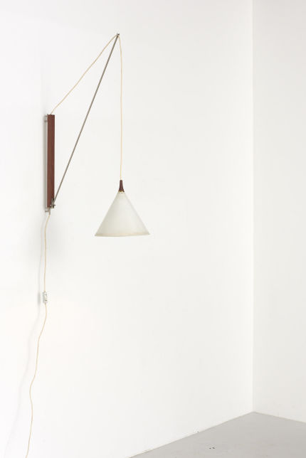 modestfurniture-vintage-2733-willem-hagoort-swing-arm-wall-lamp-white-shade-teak-brass-model-2662111