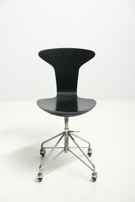 modestfurniture-vintage-3131-arne-jacobsen-mosquito-desk-chair-fritz-hansen-model-311501