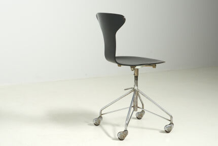 modestfurniture-vintage-3131-arne-jacobsen-mosquito-desk-chair-fritz-hansen-model-311503
