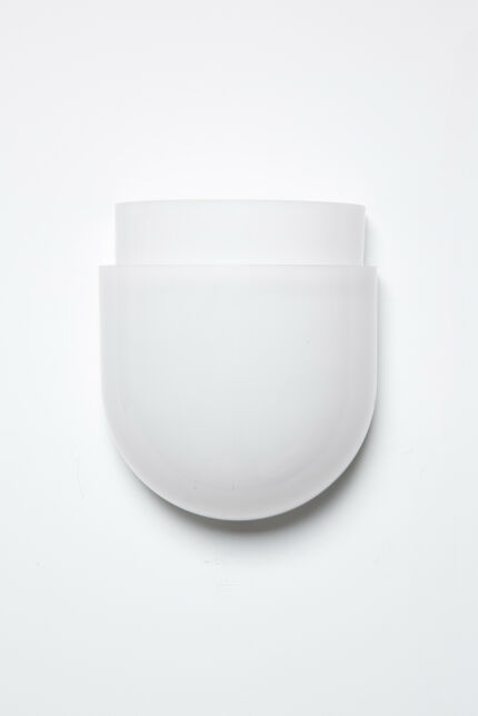 pair-of-white-acrylic-italian-wall-lamps-70s2ZMgi