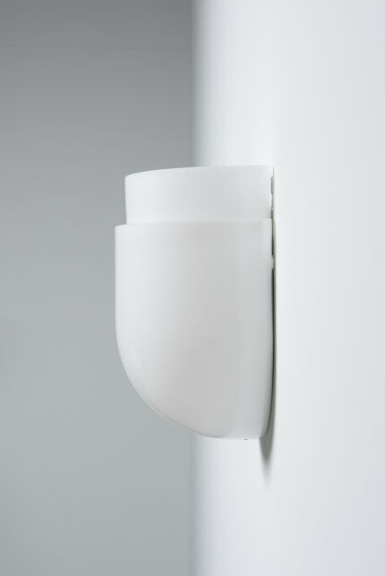 pair-of-white-acrylic-italian-wall-lamps-70s4gdrK