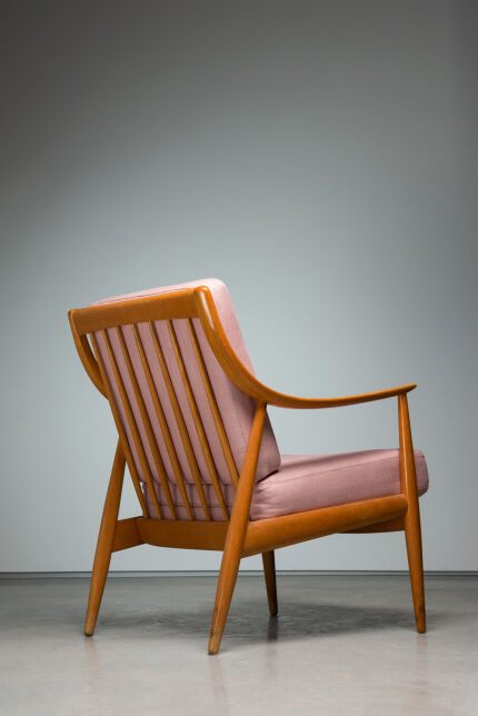 roze-houten-stoel-6