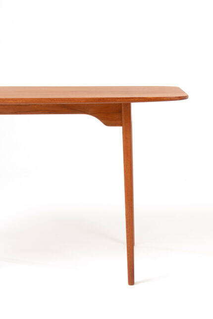 swedish-dining-table-2