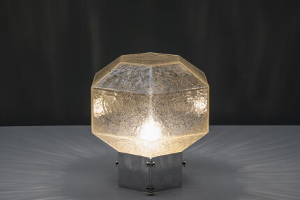 3682table-lamp-with-chromed-base-and-geometric-glass-top-1