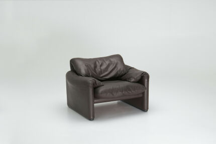 maralunga-sofa-by-vico-magistretti-for-cassina-05oW6B