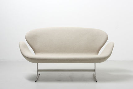 modest furniture vintage 1077 arne jacobsen swan sofa fritz hansen 01