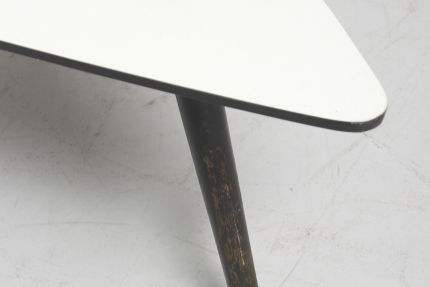 modestfurniture-vintage-2755-bovenkamp-triangular-low-table03