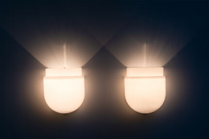 pair-of-white-acrylic-italian-wall-lamps-70s5UvzI